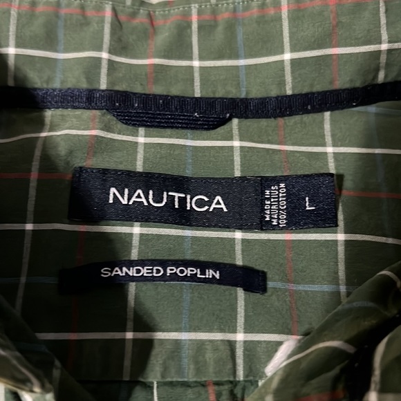 Two button ups - Picture 3 of 5